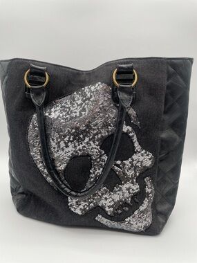 Lounge Fly Tote Bag
